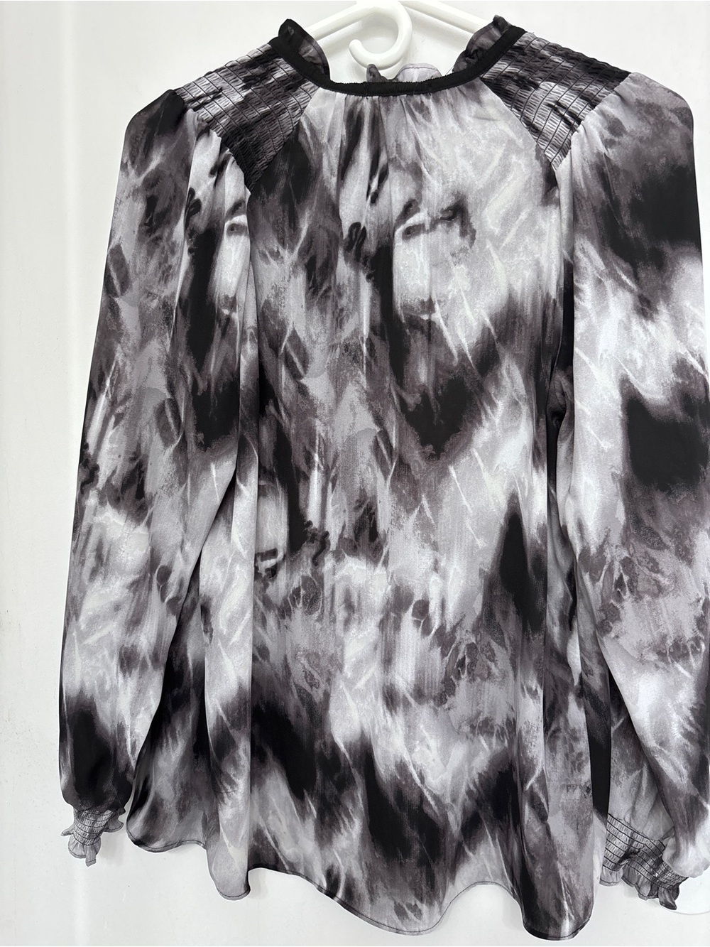 Simply Vera Vera Wang Black and White Tie-Neck Puffed Elastic Sleeve S Blouse - Picture 5 of 8